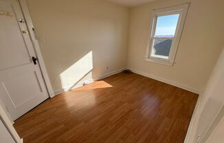 2 beds, 1 bath, $825, Unit 2nd floor