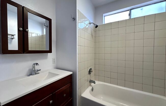 2 beds, 1 bath, $2,195, Unit 4