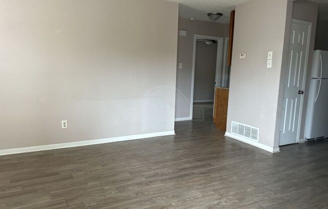 2 beds, 1 bath, $795, Unit 105 Reagan Ave W Unit 48