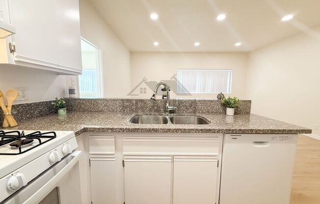 2 beds, 2 baths, 1,000 sqft, $2,450, Unit 215