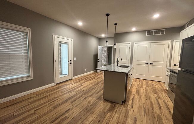 1 bed, 1 bath, 835 sqft, $895, Unit 311 A