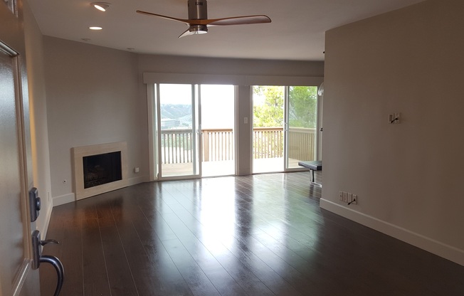 Stunning Panoramic Views in Fashion Valley!