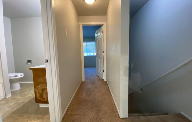 2 beds, 1 bath, 950 sqft, $1,645, Unit I