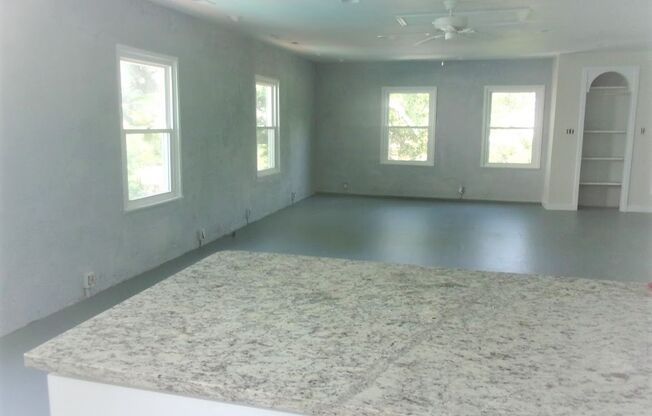 Studio, 1 bath, 600 sqft, $1,249, Unit 524 S 4th St.-Apt C