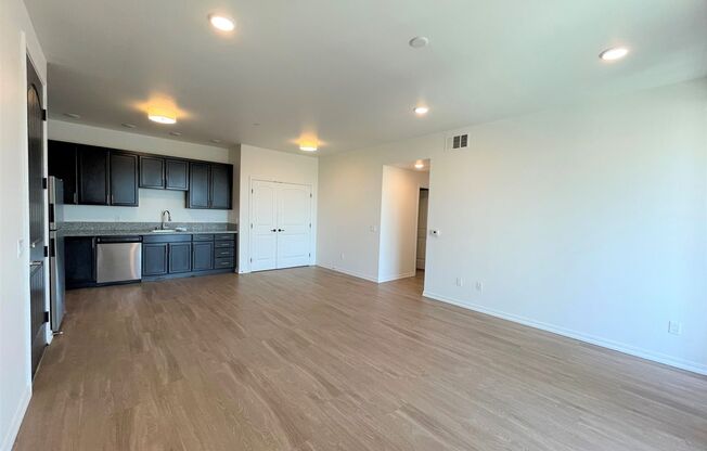 2 beds, 2 baths, 935 sqft, $2,595, Unit Bldg 13 - 104