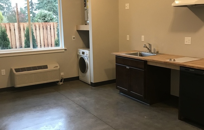 Studio, 1 bath, 331 sqft, $1,275, Unit 211