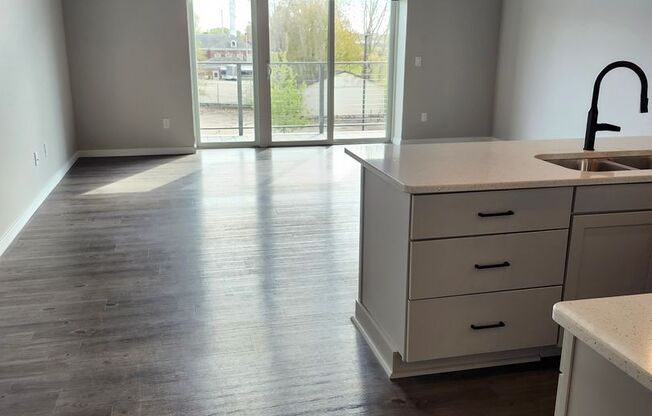 1 bed, 1 bath, 798 sqft, $1,400, Unit 204