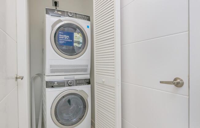 2 beds, 2 baths, 1,176 sqft, $2,700