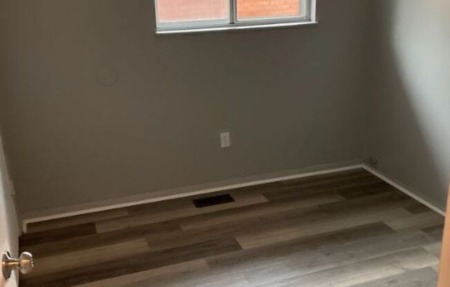 3 beds, 1 bath, $900