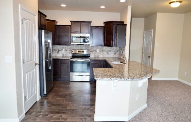 5609 SHAMROCK HTS