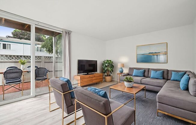 2 beds, 1 bath, 930 sqft, $1,795, Unit T5