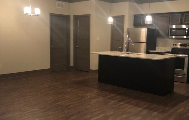 1 bed, 1 bath, 765 sqft, $815, Unit 16