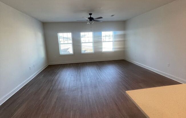 1 bed, 1 bath, 859 sqft, $1,600, Unit B203