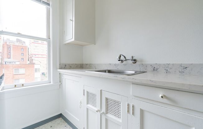 Studio, 1 bath, 390 sqft, $1,050, Unit 01 - 210