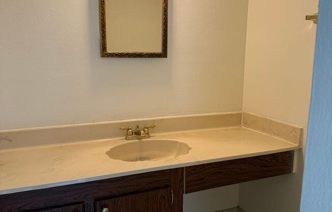 1 bed, 1 bath, $975, Unit Apt. B13