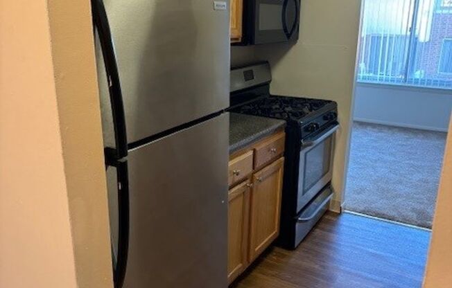 2 beds, 1 bath, 956 sqft, $1,695, Unit 00 - E- 6