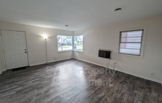 1127 PEMBERTON DR