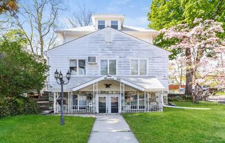 400 W Bridge St