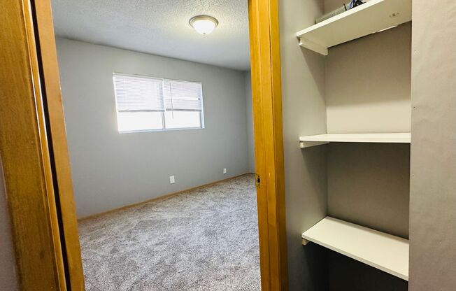 2 beds, 1 bath, 800 sqft, $950, Unit 10