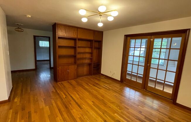 Great 2nd Floor 2 Bedroom, 1 Bath In Duckpond