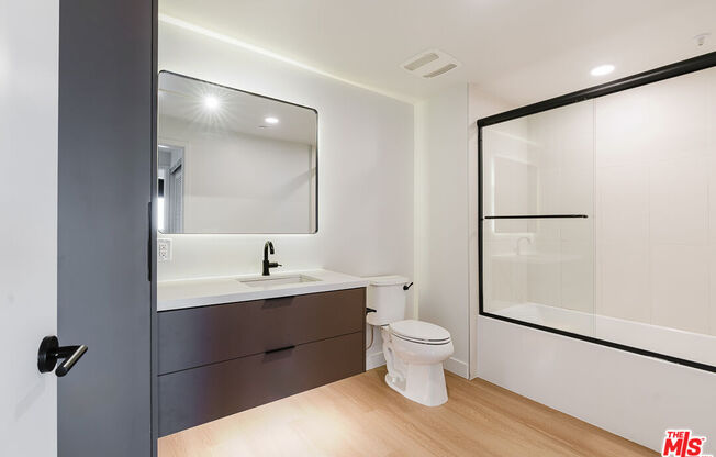 1 bed, 1 bath, 787 sqft, $4,195, Unit 728