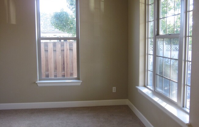 Redmond - Beautiful 2 Story 4 Bedroom Home  - Bonus Office