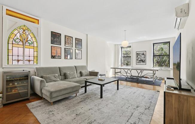 51 E 7 ST
