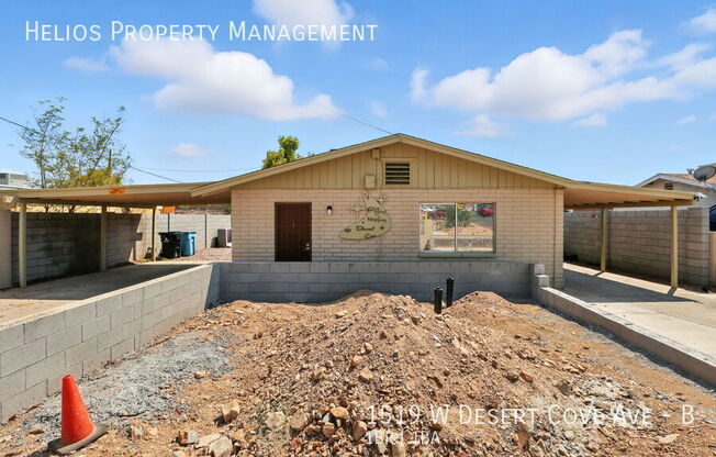 1519 W DESERT CV AVE