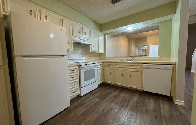 Cute 1 bed 1.5 bath in Whisperwood
