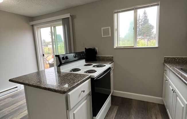 2 beds, 1 bath, 780 sqft, $1,350, Unit 02