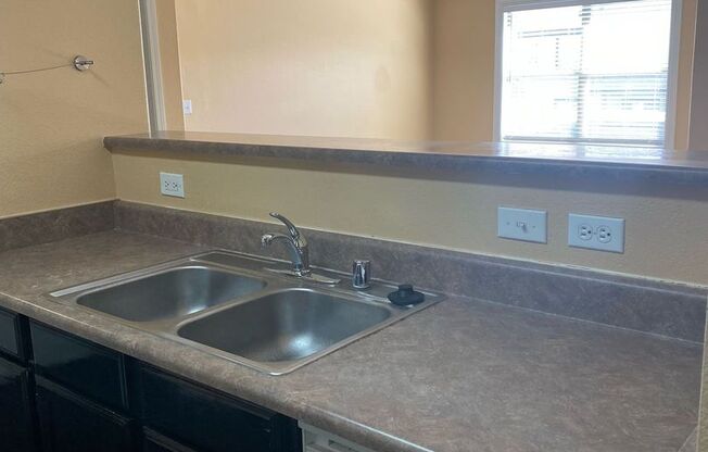 2 beds, 2 baths, $1,400