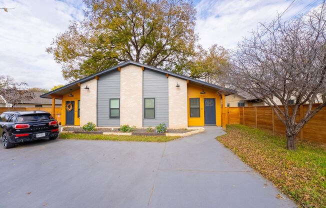 Modern Elegance in Vibrant East Austin: Chic Duplex with Stylish Upgrades, Private Oasis, Prime Location!