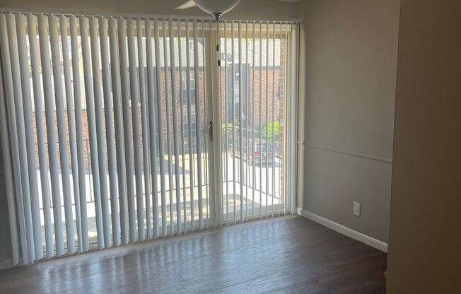 2 beds, 1 bath, 948 sqft, $1,179, Unit 059