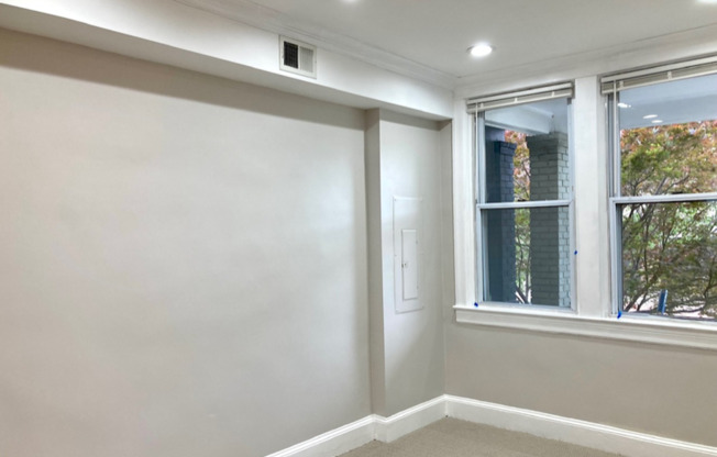 902 I ST SE