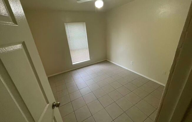 3 beds, 1.5 baths, $1,895