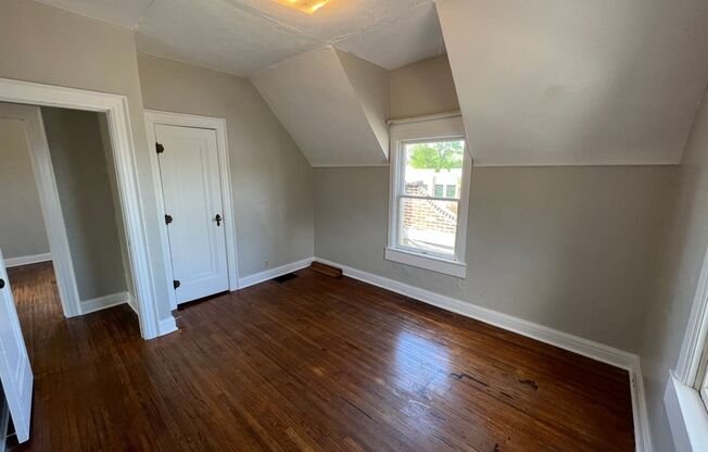 3 beds, 1 bath, $1,650