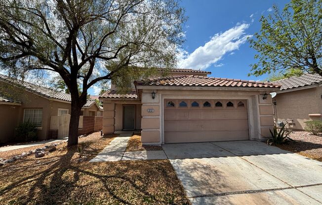 Beautiful 4Bed/3Bath/2Car residence located in Summerlin near Town Center Drive