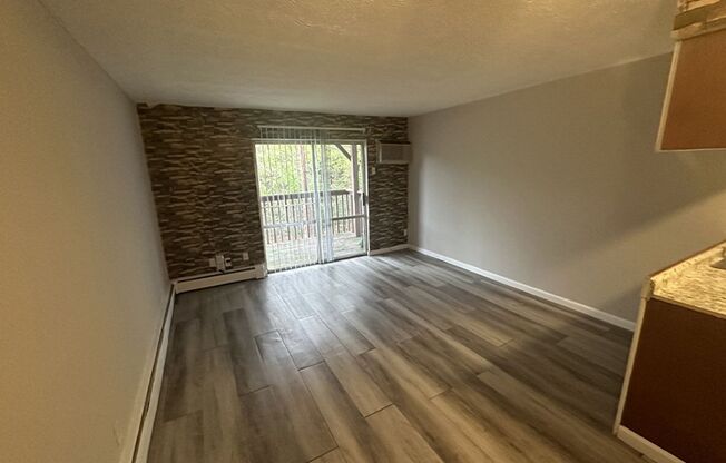 1 bed, 1 bath, 560 sqft, $825, Unit 611-15