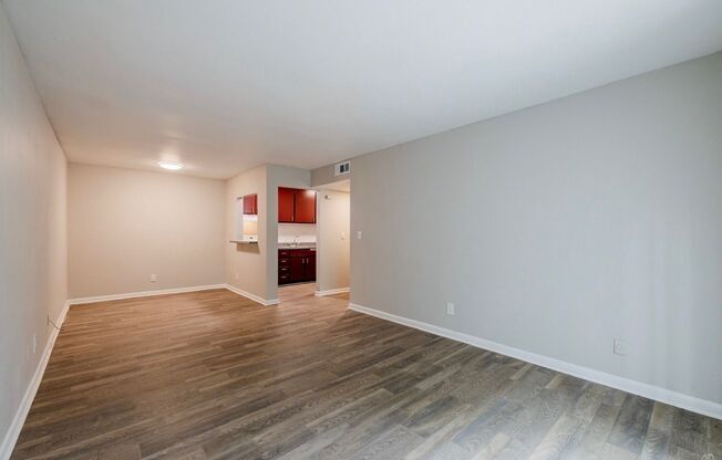 2 beds, 1.5 baths, 976 sqft, $1,275, Unit 2006-13