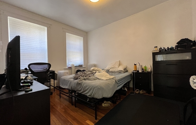 2 beds, 1 bath, 820 sqft, $3,450, Unit 11
