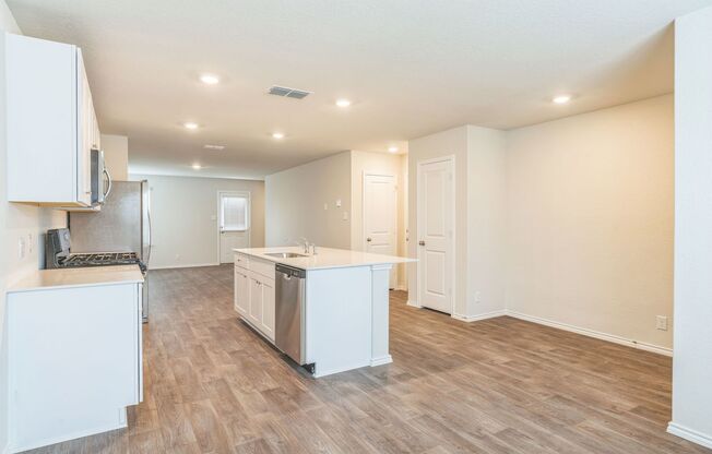 Spacious 5-Bedroom Home for Rent in Riverstone at Westpointe! **2 Weeks Free!!**