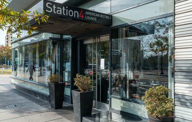 Station 4 American Bistro & Lounge near Valo Apartments in Washington DC 20024