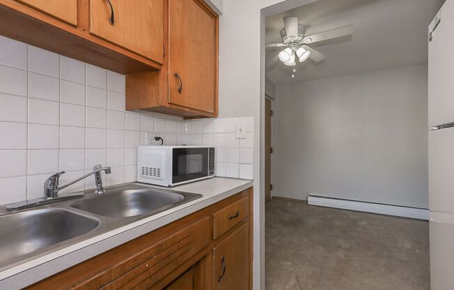 1 bed, 1 bath, 725 sqft, $770, Unit 8