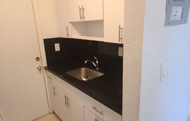 1 bed, 1 bath, $1,900, Unit 1545-204