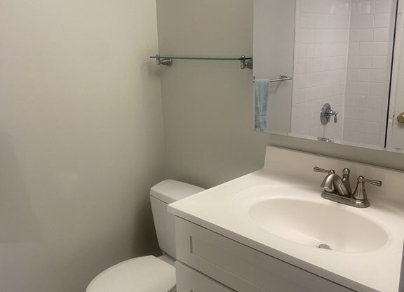 2 beds, 2 baths, 1,004 sqft, $3,350, Unit 401