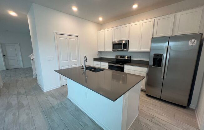 BEAUTIFUL NEW CONSTRUCTION 3 BEDROOM 2.5 BATH TOWNHOME IN DESIREABLE WINTER GARDEN!!!