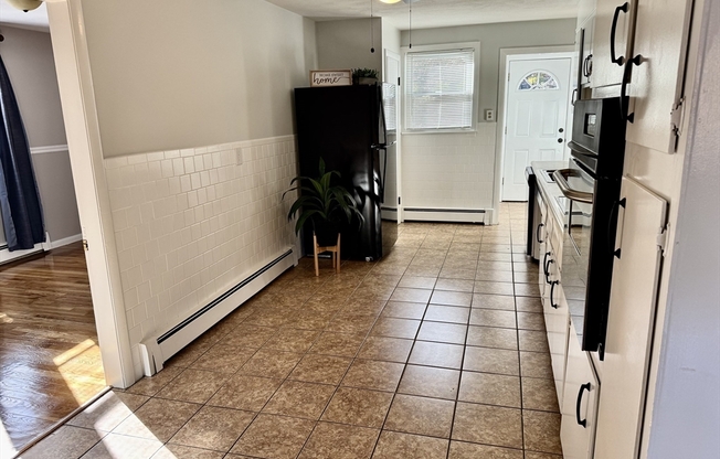 2 beds, 1 bath, $2,300, Unit 1