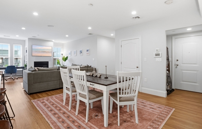 2 beds, 2 baths, 1,305 sqft, $4,800, Unit 3
