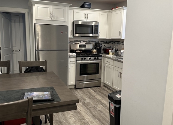 1 bed, 1 bath, 800 sqft, $2,250, Unit 3