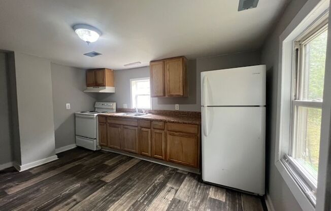 3 beds, 1 bath, $1,050